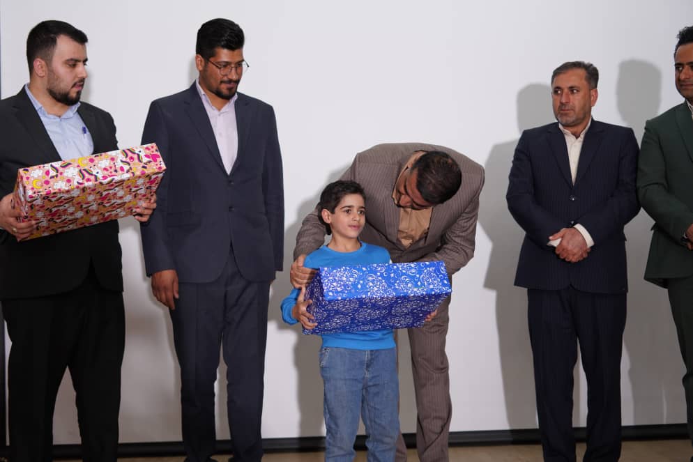 به مناسبت دومین سالگرد تاسیس نمایندگی مرکزی I-Maths زرهی و شعب تابعه شهر شیراز جشن بزرگ والد و کودک  برگزار شد.