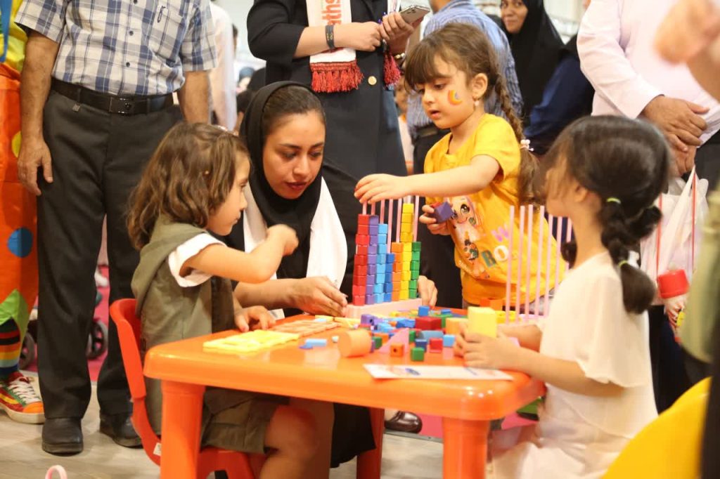 چهارمین روز از هفتمین نمایشگاه بین‌المللی مادر،کودک و اسباب بازی باحضور جناب آقای دکتر مسعود زاده باقری مدیر عامل محترم موسسه