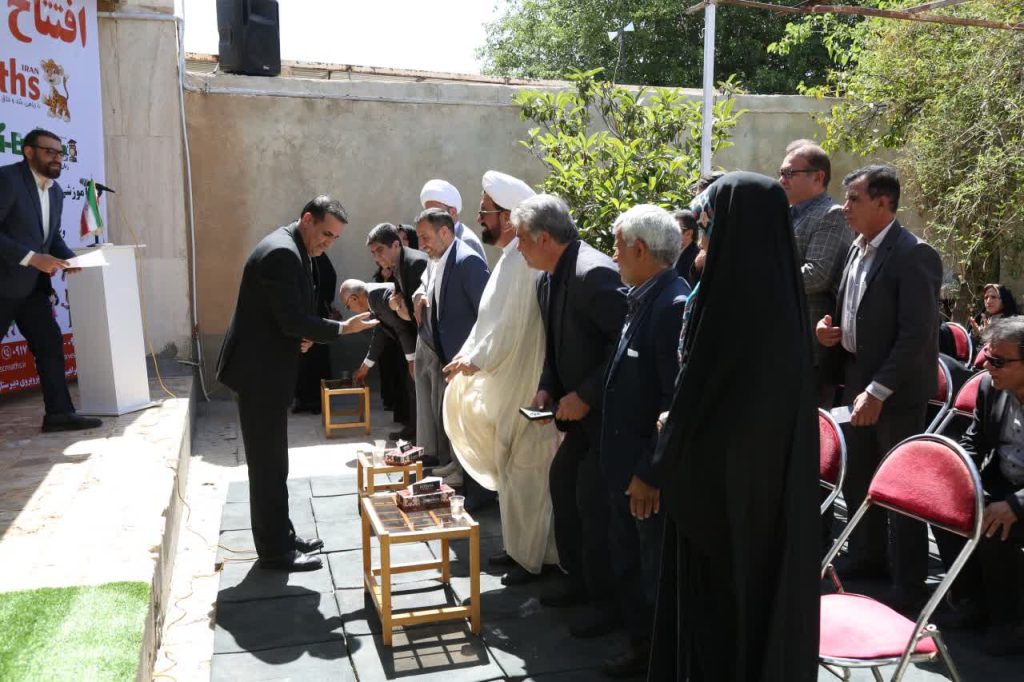 مراسم افتتاحیه نمایندگی مرکزی سیمس در شهرستان سروستان با حضور دکتر مسعود زاده باقری مدیرعامل محترم موسسه و هیئت همراه ، دکتر توکل نماینده مجلس شورای اسلامی،حجت الاسلام والمسلمین جاویدی امام جمعه و اعضاء شورای شهر شهرستان سروستان