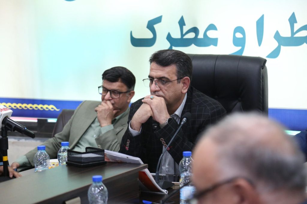 جلسه هم اندیشی و گفتگو اعضای هیأترئیسه دانشگاه دولتی یاسوج در دفتر مرکزی استان با جناب آقای دکتر مسعود زاده باقری مدیر عامل محترم موسسه و ارائه کارشناسان و رؤسای کمیتههای علمی موسسه