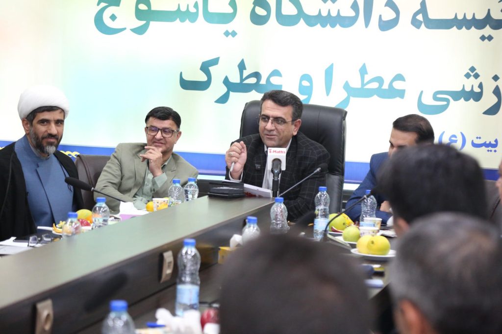 جلسه هم اندیشی و گفتگو اعضای هیأترئیسه دانشگاه دولتی یاسوج در دفتر مرکزی استان با جناب آقای دکتر مسعود زاده باقری مدیر عامل محترم موسسه و ارائه کارشناسان و رؤسای کمیتههای علمی موسسه