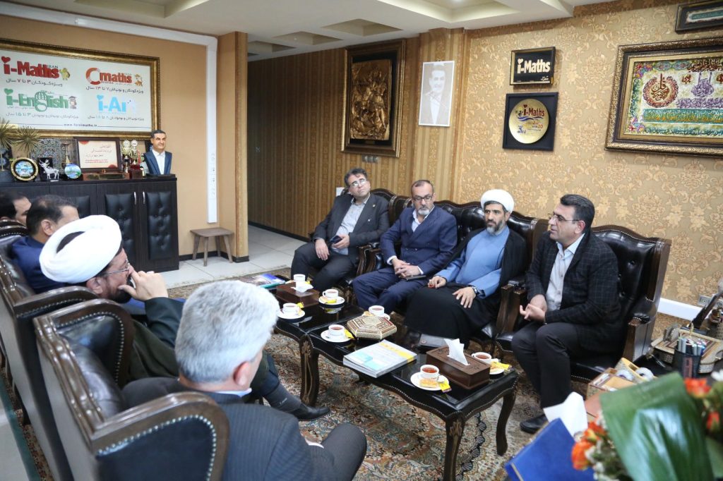 جلسه هم اندیشی و گفتگو اعضای هیأترئیسه دانشگاه دولتی یاسوج در دفتر مرکزی استان با جناب آقای دکتر مسعود زاده باقری مدیر عامل محترم موسسه و ارائه کارشناسان و رؤسای کمیتههای علمی موسسه