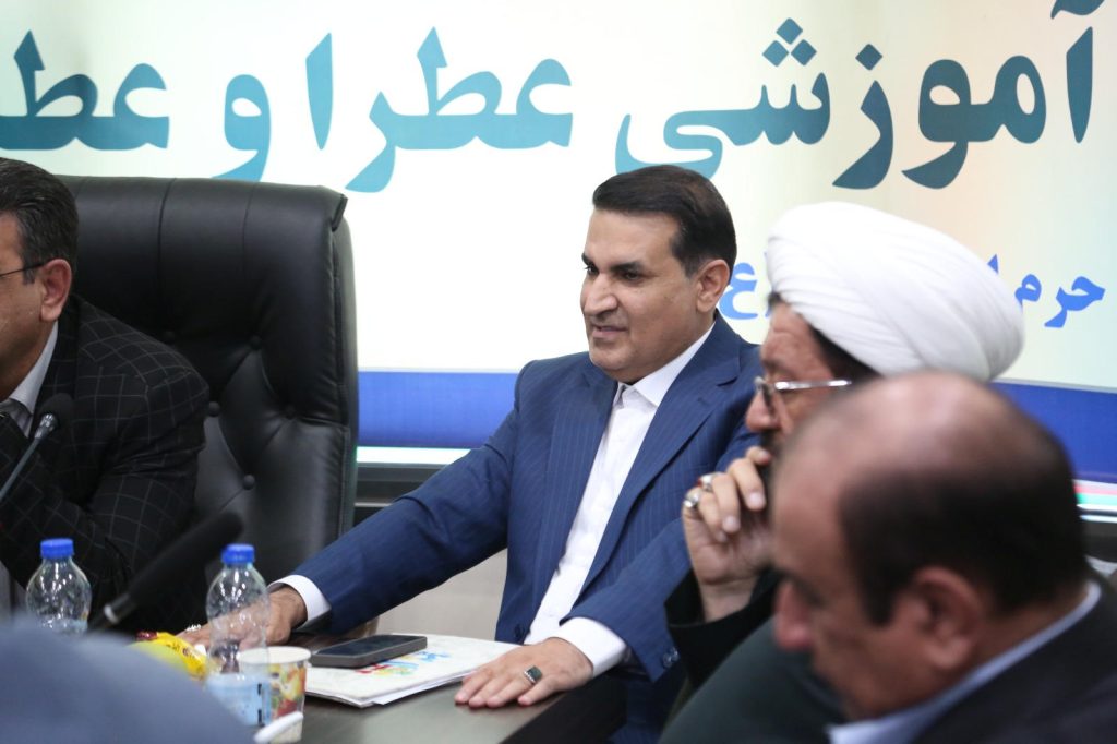 جلسه هم اندیشی و گفتگو اعضای هیأترئیسه دانشگاه دولتی یاسوج در دفتر مرکزی استان با جناب آقای دکتر مسعود زاده باقری مدیر عامل محترم موسسه و ارائه کارشناسان و رؤسای کمیتههای علمی موسسه