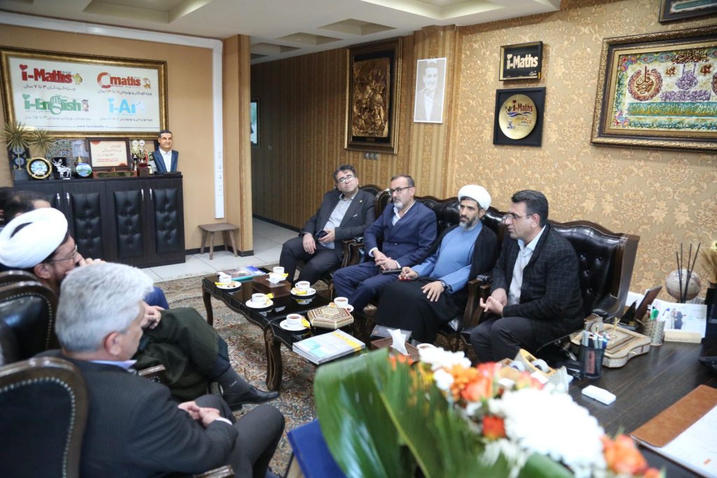 جلسه هم اندیشی و گفتگو اعضای هیأترئیسه دانشگاه دولتی یاسوج در دفتر مرکزی استان با جناب آقای دکتر مسعود زاده باقری مدیر عامل محترم موسسه و ارائه کارشناسان و رؤسای کمیتههای علمی موسسه