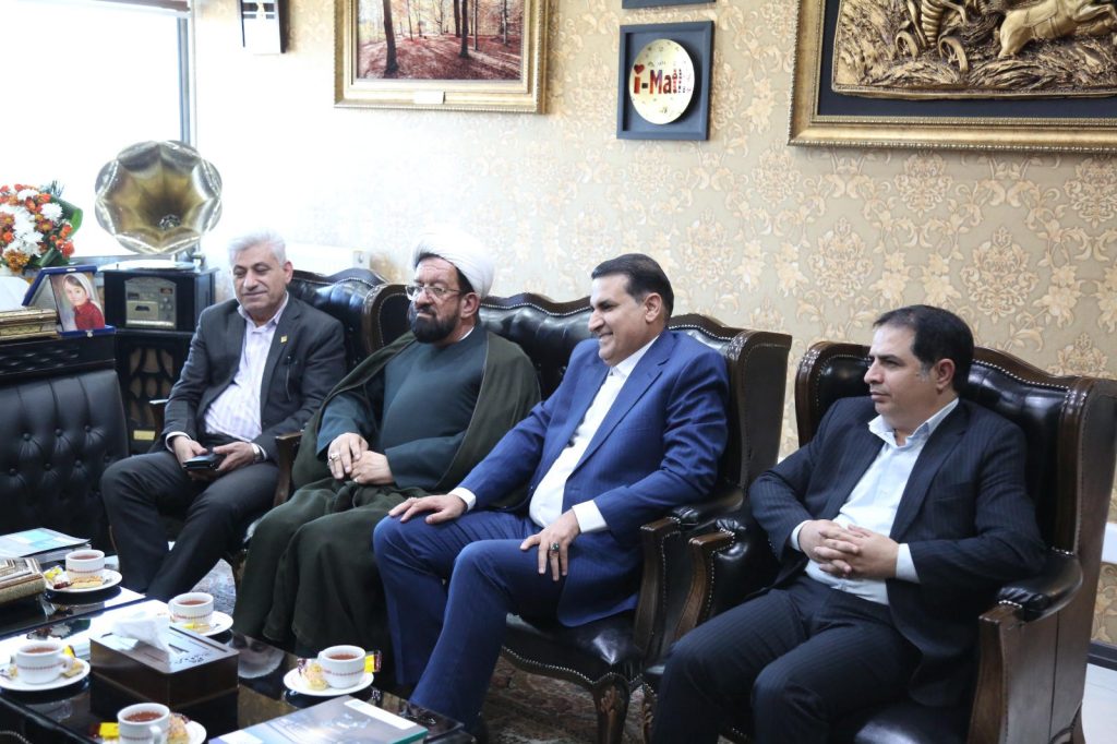 جلسه هم اندیشی و گفتگو اعضای هیأترئیسه دانشگاه دولتی یاسوج در دفتر مرکزی استان با جناب آقای دکتر مسعود زاده باقری مدیر عامل محترم موسسه و ارائه کارشناسان و رؤسای کمیتههای علمی موسسه