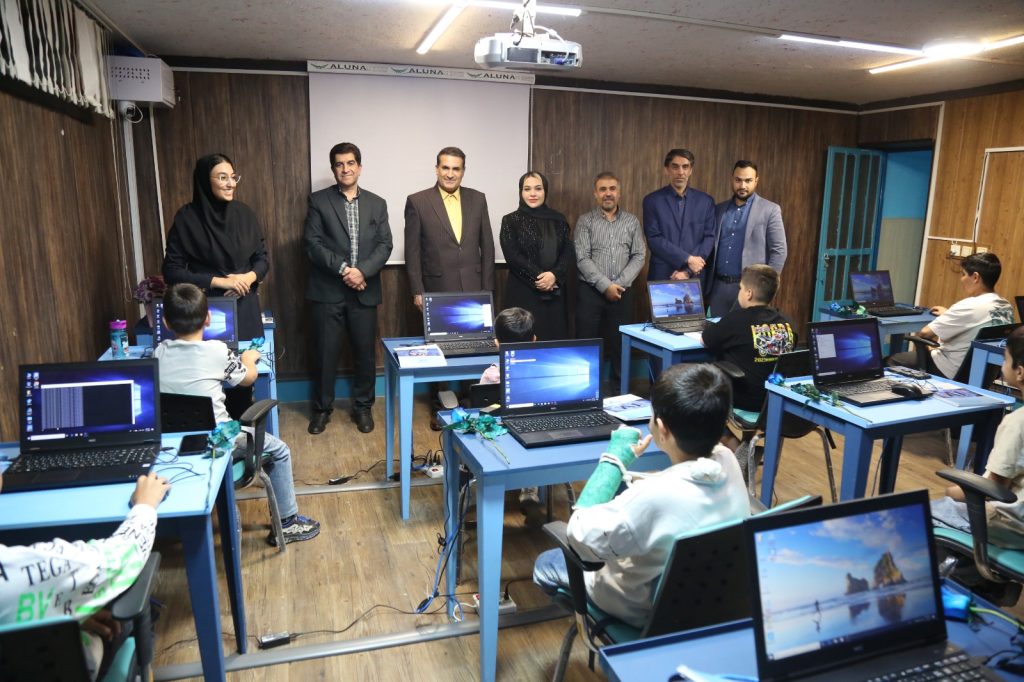 آیین رونمایی و افتتاح اولین کلاس هوش مصنوعی مؤسسات عطرا و عطرک