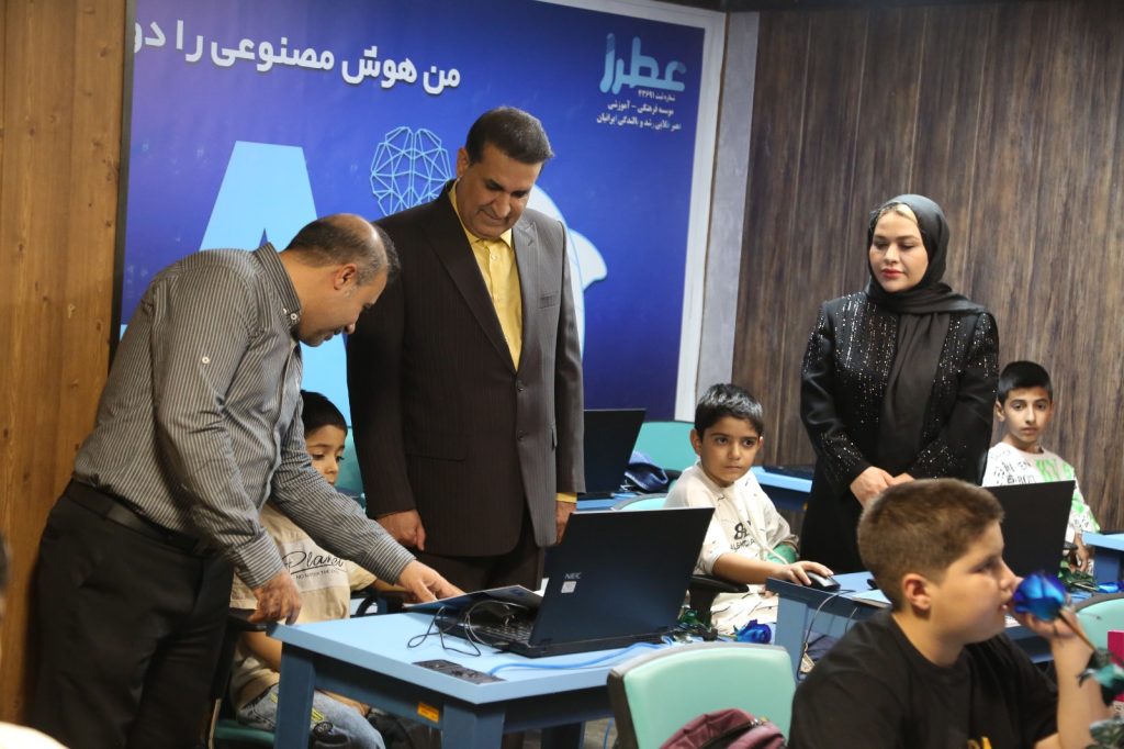 آیین رونمایی و افتتاح اولین کلاس هوش مصنوعی مؤسسات عطرا و عطرک