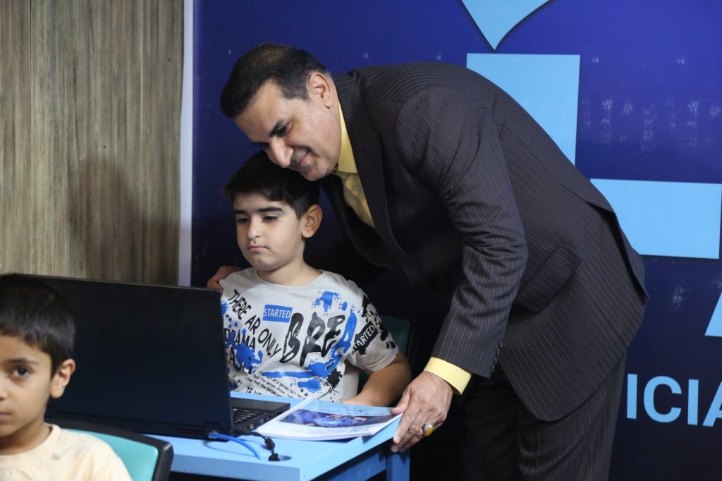 آیین رونمایی و افتتاح اولین کلاس هوش مصنوعی مؤسسات عطرا و عطرک