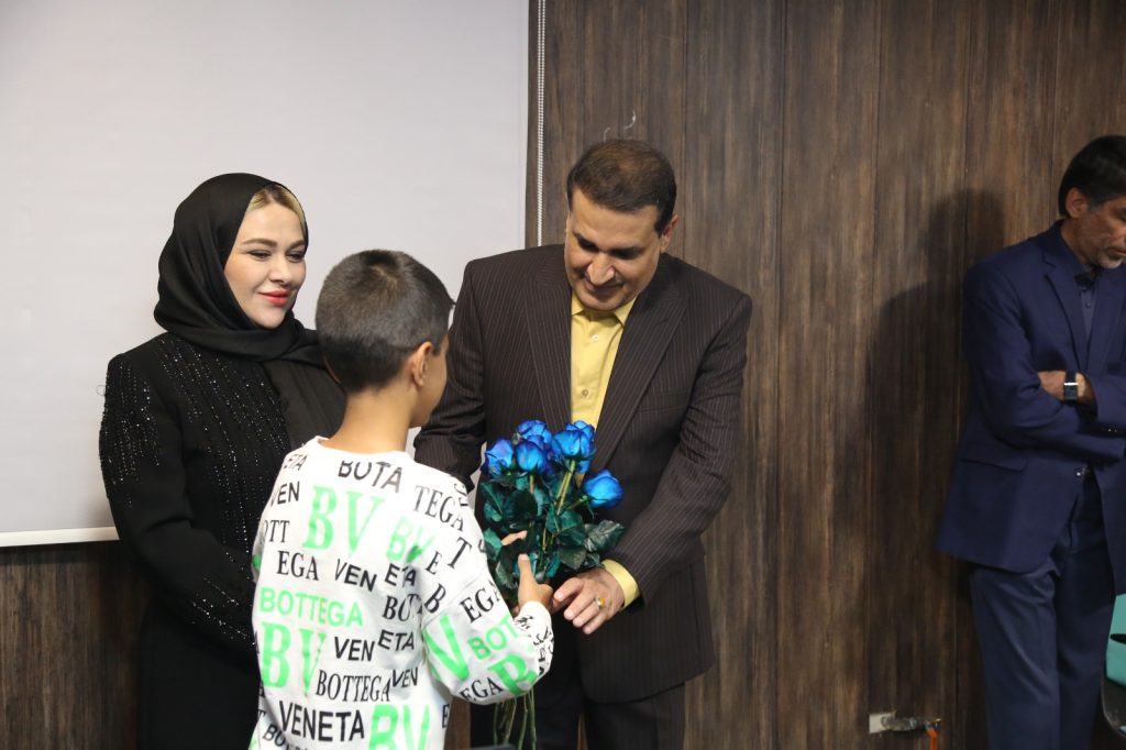 آیین رونمایی و افتتاح اولین کلاس هوش مصنوعی مؤسسات عطرا و عطرک