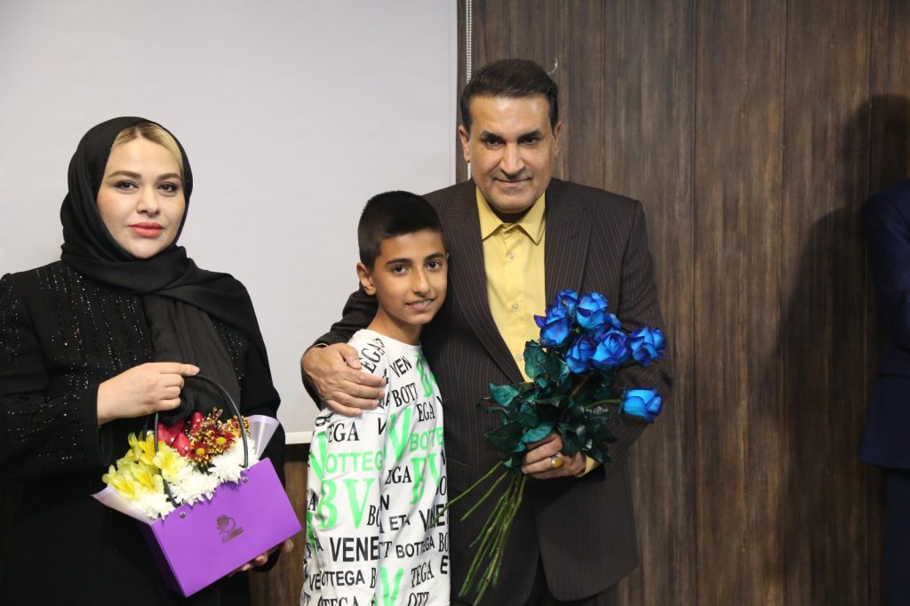 آیین رونمایی و افتتاح اولین کلاس هوش مصنوعی مؤسسات عطرا و عطرک