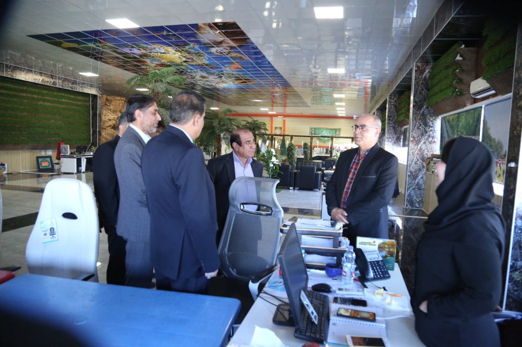 بازدید جناب آقای دکتر مسعود زادهباقری مدیر عامل محترم موسسه از کارخانهٔ قصر