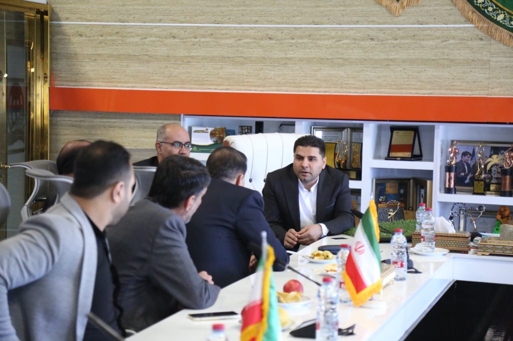 بازدید جناب آقای دکتر مسعود زادهباقری مدیر عامل محترم موسسه از کارخانهٔ قصر