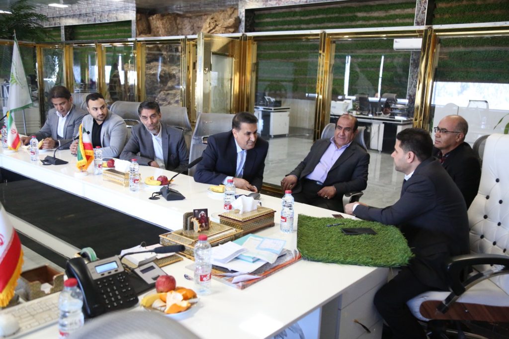 بازدید جناب آقای دکتر مسعود زادهباقری مدیر عامل محترم موسسه از کارخانهٔ قصر