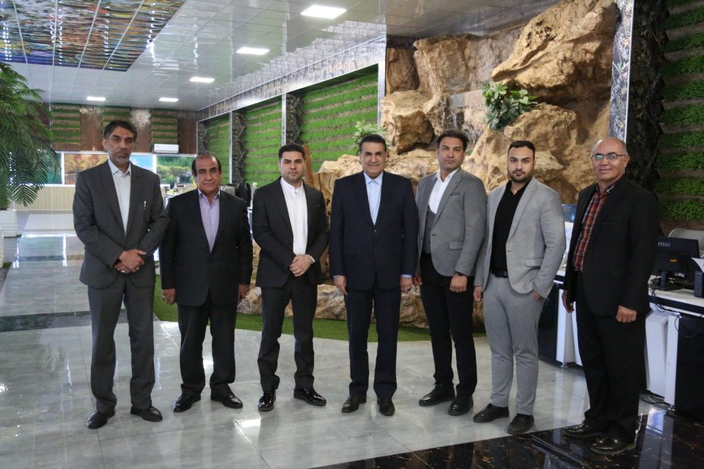 بازدید جناب آقای دکتر مسعود زادهباقری مدیر عامل محترم موسسه از کارخانهٔ قصر