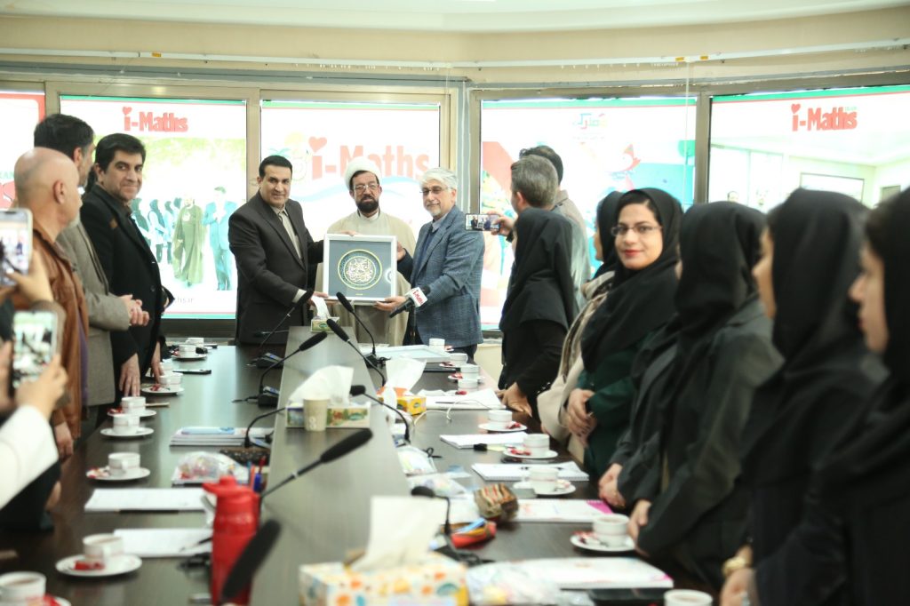 جلسه تقدیر از جناب آقای دکتر مسعود زاده باقری، به پاس نقش مؤثر ایشان در برپایی اولین کنگره احیای قلبی - ریوی کشور