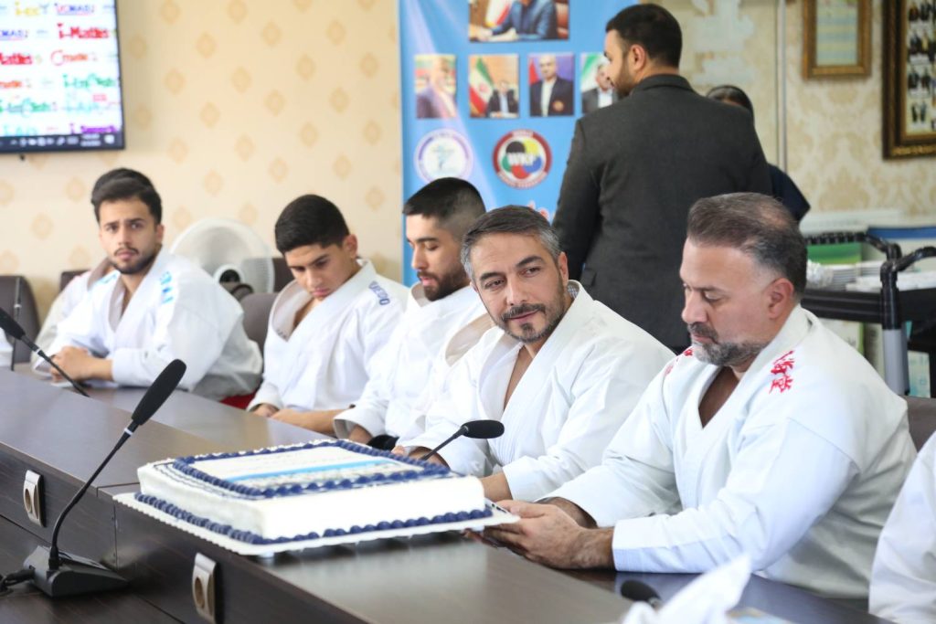 دیدار اعضای تیم ملی کاراته به همراه اعضائ هیات رئیسه فدراسیون و جمعی از مربیان نامی کشور با جناب آقای دکتر مسعود زاده باقری مدیر عامل محترم موسسه