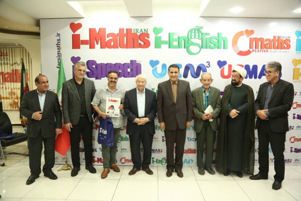نشستی متفاوت با حضور جمعی از شاعران و طنزپردازان صاحبنام و صاحب سبک کشور